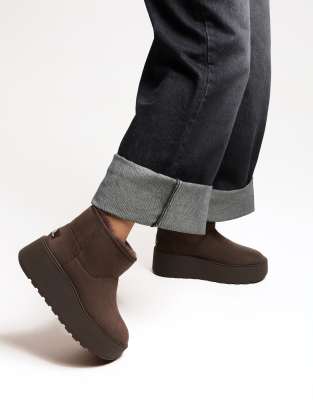 Bershka - Plateau-Stiefeletten in Braun mit Kunstpelz-Futter-Brown