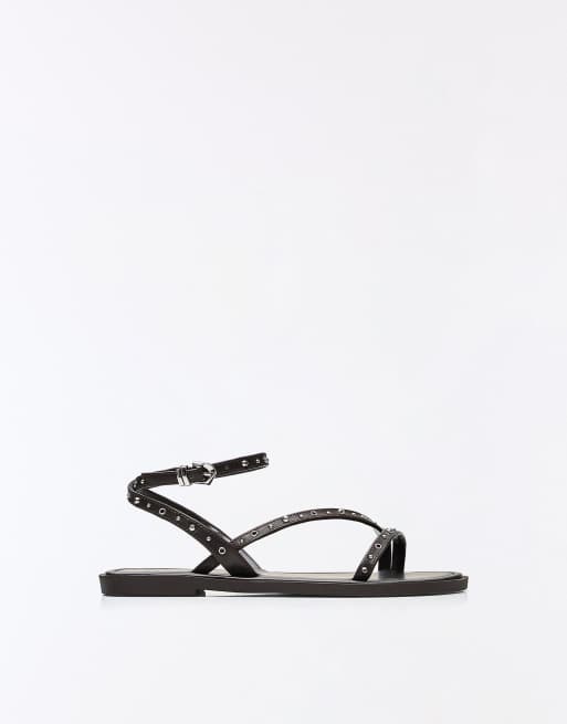 Bershka - Platte instapsandalen met meerdere bandjes en studs in bruin, 7 van 7
