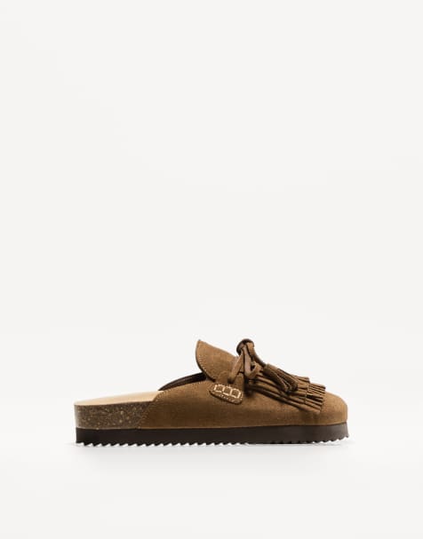 Bershka - Platte leren klompen met franjes in bruin - view 1