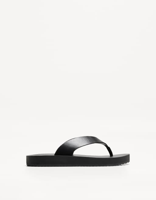 Bershka - Platte sandalen met bandjes in zwart
