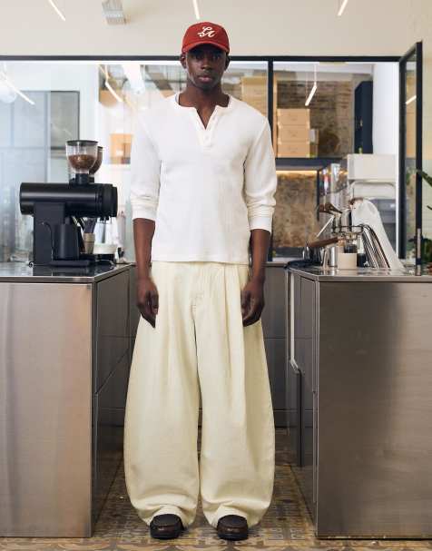 Bershka Pleated barrel jeans in ecru - view 1