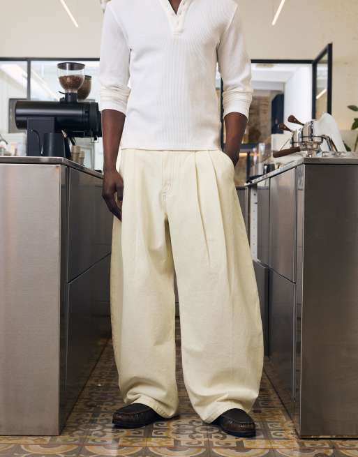 Bershka Pleated barrel jeans in ecru, 2 of 4
