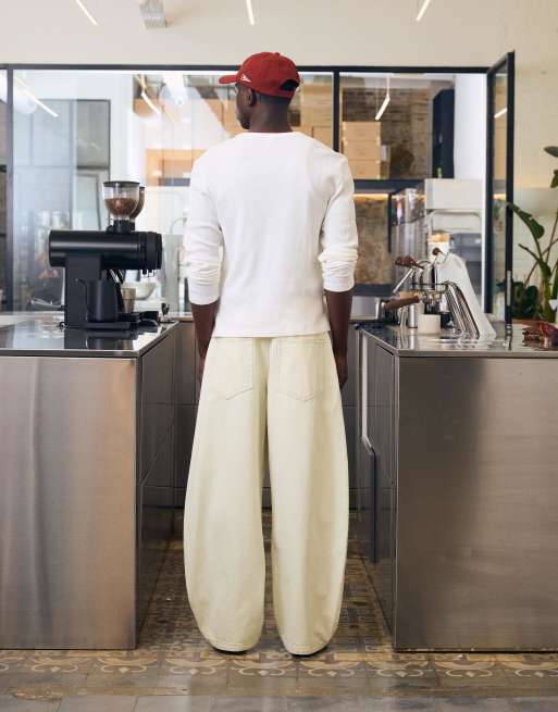 Bershka Pleated barrel jeans in ecru, 4 of 4
