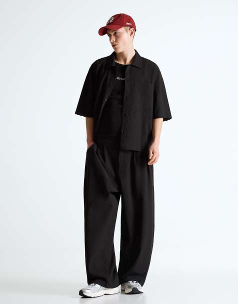 Bershka Pleated semi-jogger super baggy trousers in black - view 1