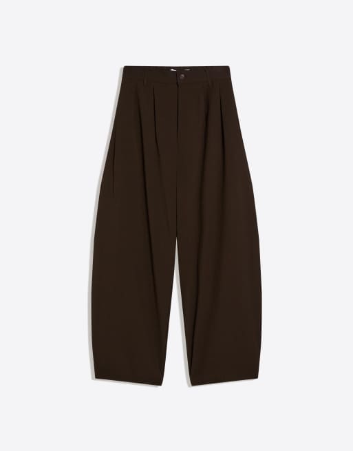 Bershka Pleated semi-jogger super baggy trousers in brown, 4 of 4