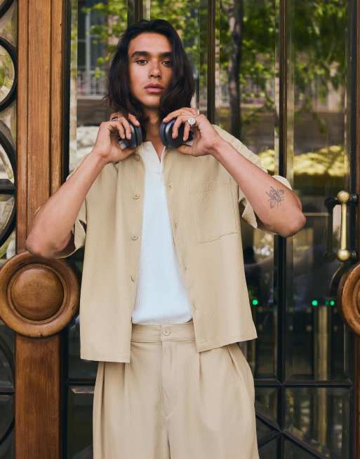 Bershka - Plisseret beige skjorte med korte ærmer og firkantet pasform, 3 af 3