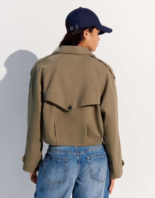 Bershka plissierter Cropped-Trenchcoat in Beige, 3 von 6