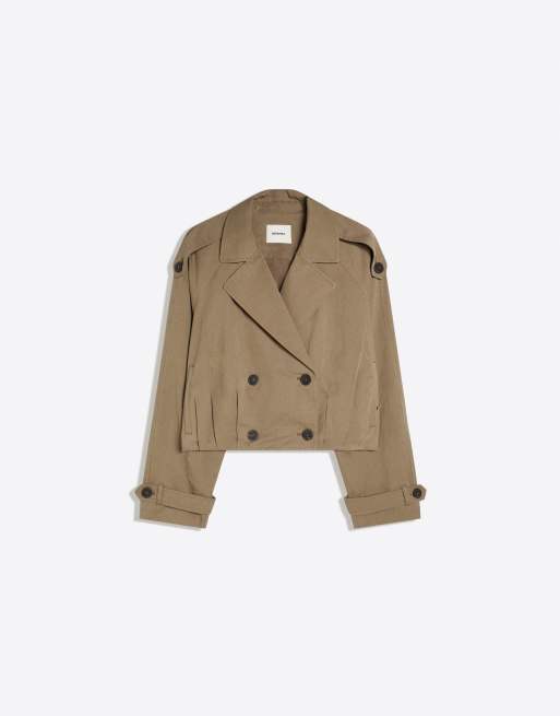 Bershka plissierter Cropped-Trenchcoat in Beige, 5 von 6