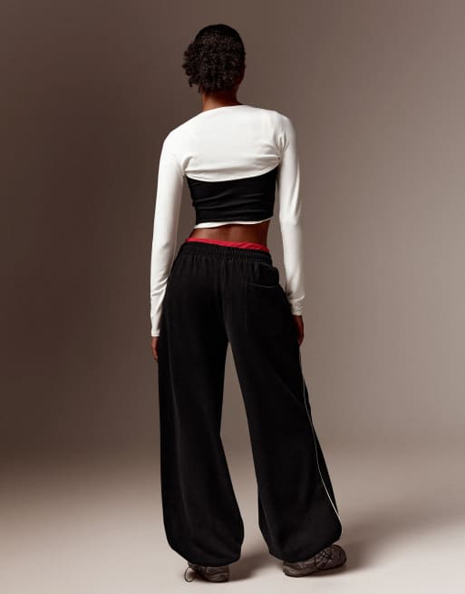 Bershka Plush jogger trousers in black, 2 of 6