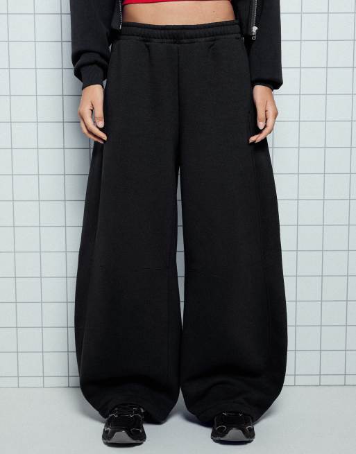 Bershka plush parachutebukser i sort, 4 af 5