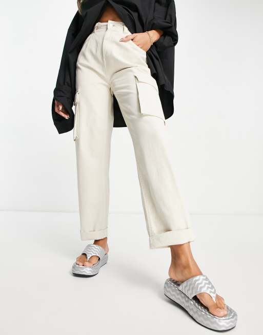 Bershka pocket detail slim leg cargo trousers in beige, 4 of 4