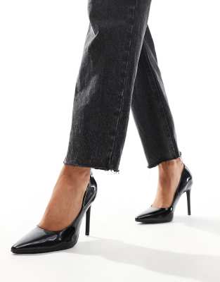 pointed stiletto heel in black