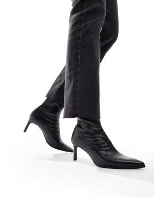 pointed toe kitten heeled ankle boots in black