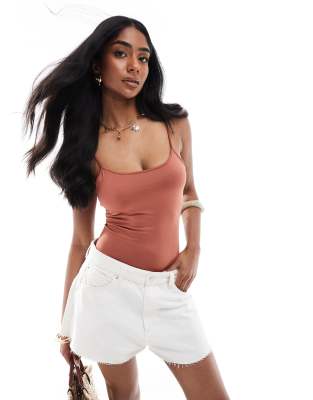 Bershka - Polyamid-Body in Terrakotta mit U-Ausschnitt-Rot