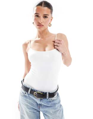 Bershka - Polyamid-Body in Weiß mit U-Ausschnitt