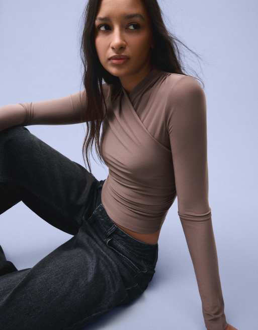 Bershka polyamide top met drapering en lange mouwen in beige, 2 van 4