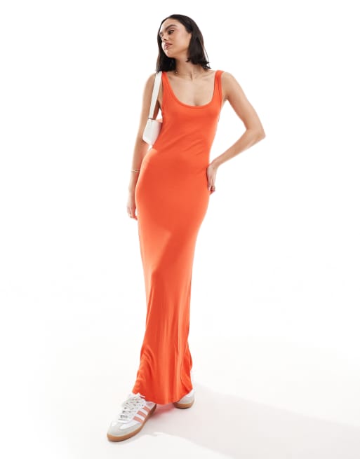 Bershka – Pomarańczowa, prążkowana sukienka maxi typu bodycon z dekoltem w kształcie litery U