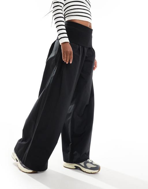 Bershka – Popeline-Hose in Schwarz mit weitem Bein und Umschlagbund