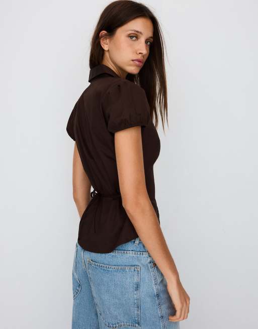 Bershka - Poplin overhemd met korte mouwen en strik in bruin, 3 van 5