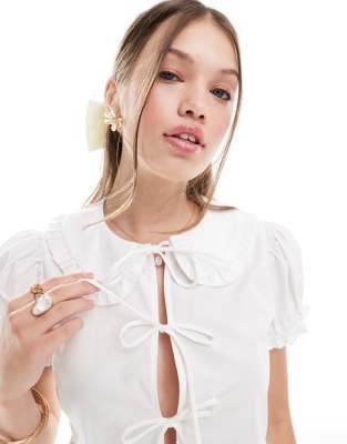 poplin peplum tie detail top in white-pink