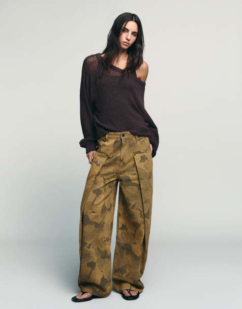 Bershka Printed balloon trousers in khaki