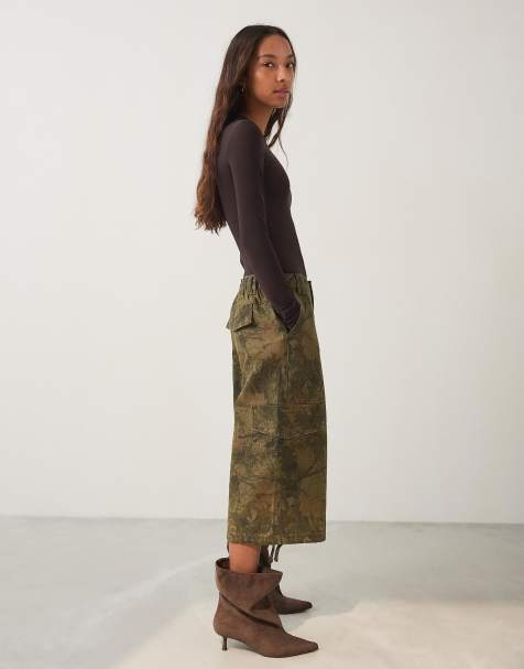 Bershka Printed bermuda shorts in khaki