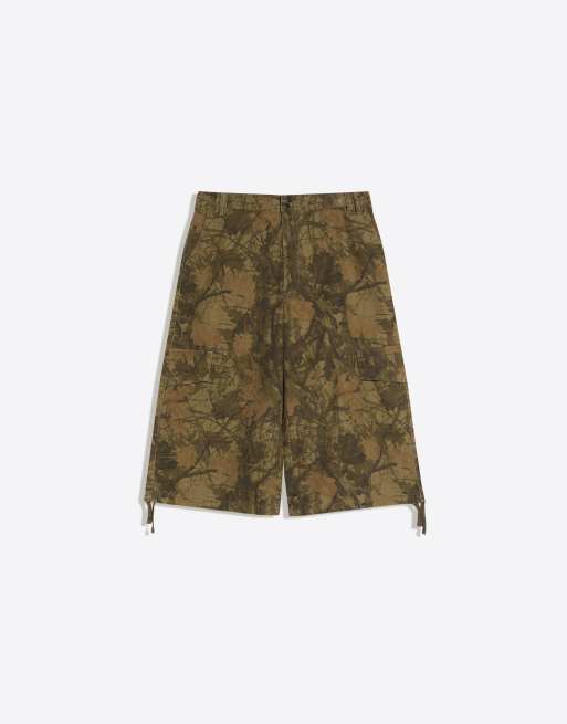 Bershka Printed bermuda shorts in khaki, 4 of 4