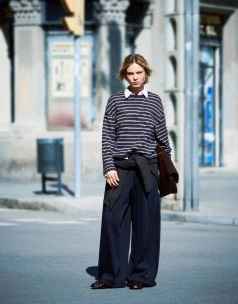 Bershka Printed long sleeve t-shirt in navy - view 1