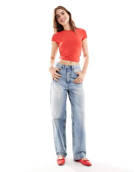 Bershka – Przylegający czerwony T-shirt z odkrytymi plecami, 3 z 4