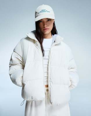 Bershka - Pufferjacke in Weiß