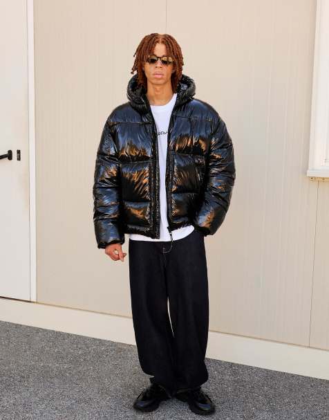 Bershka – Pufferjacke mit Kapuze in Schwarz - view 1