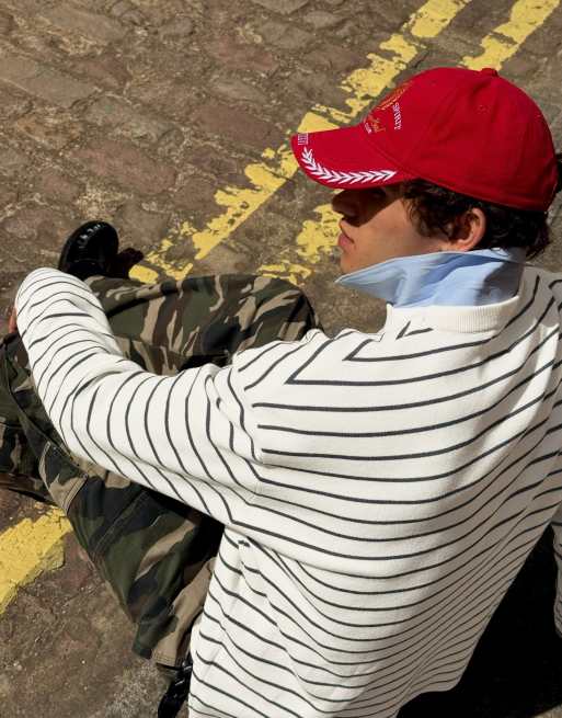 Bershka pull à col rond brodé écru, 2 de 7