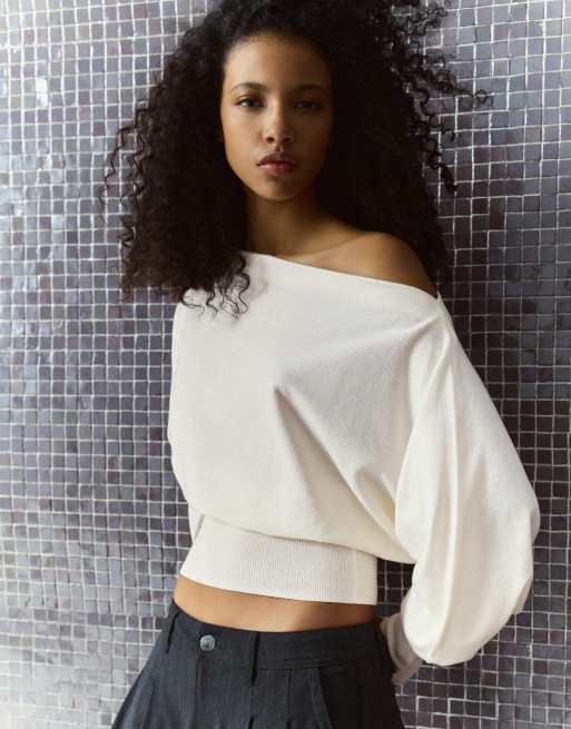 Bershka pull asymétrique à col rayé écru, 2 de 5