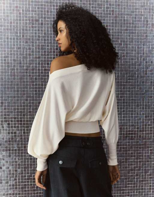 Bershka pull asymétrique à col rayé écru, 3 de 5