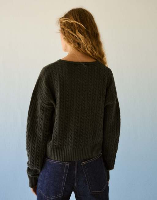 Bershka pull brodé en maille torsadée coupe carrée col V kaki, 3 de 5