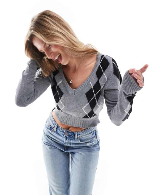 Bershka - Pull d'ensemble à col en V et motif losanges - Gris