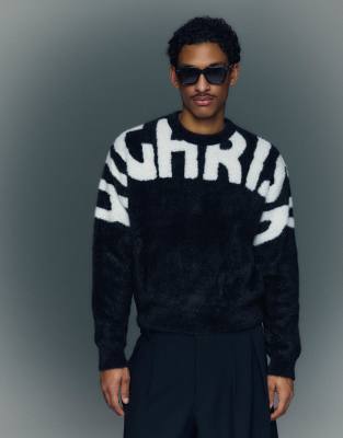 Bershka - Pull imprimé en fausse fourrure - Noir