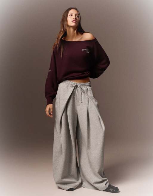 Bershka Pullover mit Grafik und U-Boot-Ausschnitt in Burgunderrot, 2 von 4