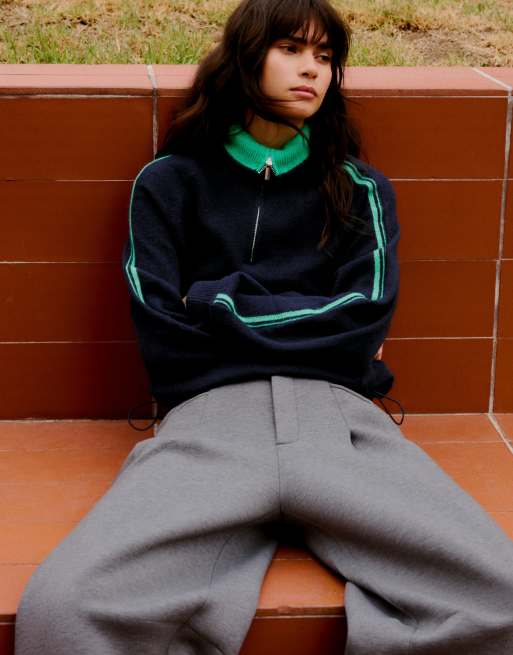 Bershka Pullover mit Kontrastkragen und halblangem Reißverschluss in Denimblau, 2 von 5