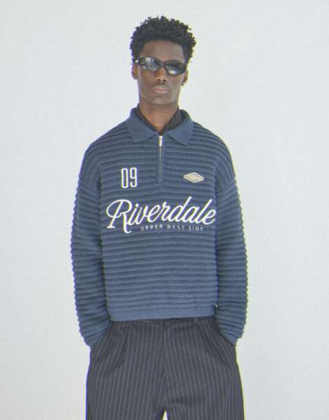 Bershka Pullover mit Polokragen und Print in Blau - view 1