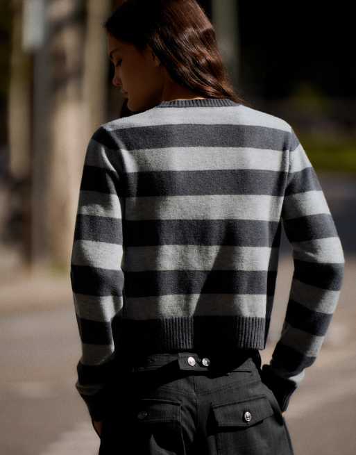 Bershka Pullover mit Rundhalsausschnitt und Bär in Grau, 3 von 5