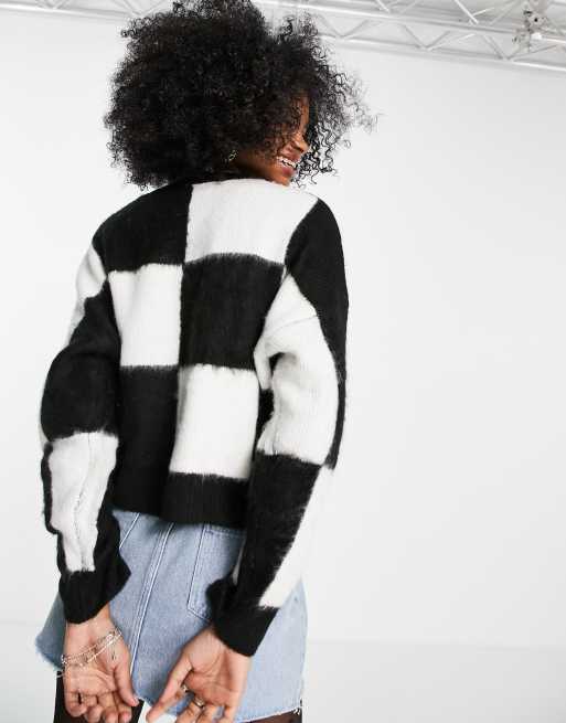 Bershka – Pullover mit Schachbrettmuster in Schwarzweiß, 2 von 4
