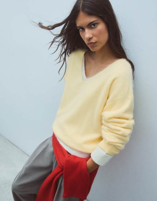 Bershka Pullover mit V-Ausschnitt aus 100 % Wolle in Gelb, 2 von 6