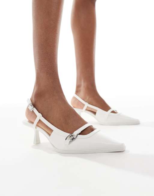 Bershka - Puntige sandalen met kitten hak in wit