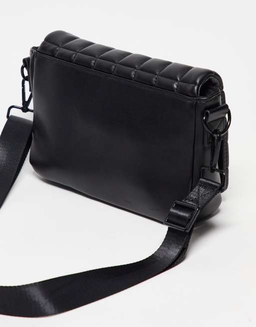 【BERSHKA】Cross body bag ベルシュカ ボディバッグ Bershka(ベルシュカ)の「チェーン クロスボディバッグ」 - PARTE