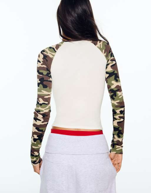 Bershka Raglan-T-Shirt mit Print und langen Ärmeln in Khaki, 3 von 5
