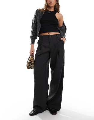 raw edge wide leg tailored pants in black-Gray