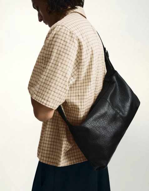 Bershka rechthoekige bucket bag in zwart - view 1