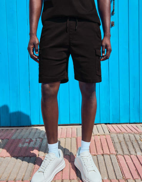 Bershka - Regular-fit cargo bermudashort in zwart - view 1