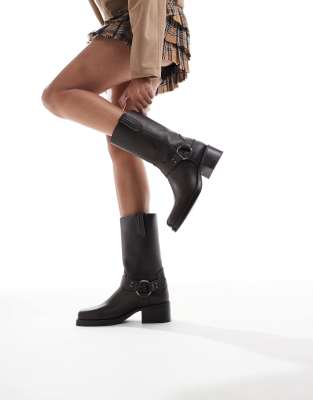 Bershka - Reitstiefel in Schwarz mit Westerndesign-Braun